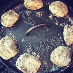 Dutch Oven Valhal öntöttvas lábas 6 Liter, tartóláb nélkül