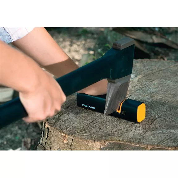 Fiskars Xsharp™ fejsze- és késélező