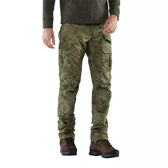Fjällräven Barents Pro Hunting férfi vadásznadrág, green camo-deep forest, 52