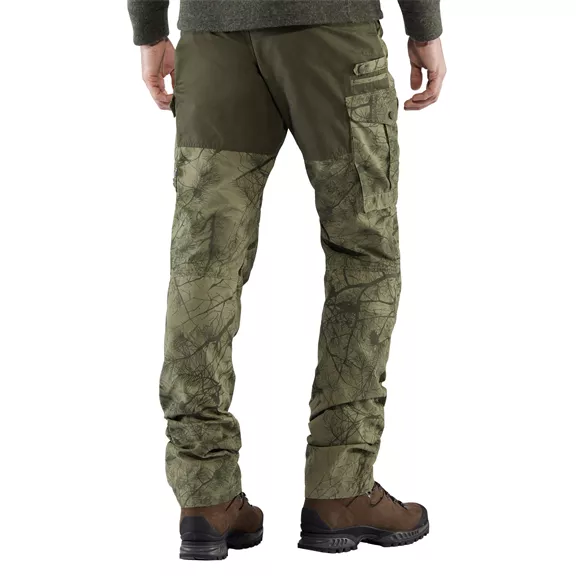 Fjällräven Barents Pro Hunting férfi vadásznadrág, green camo-deep forest, 52