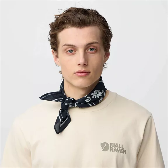Fjällräven Fjällblomster Bandana kendő 50x50 cm, Dark Navy
