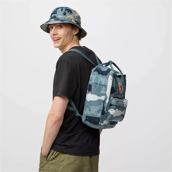 Fjällräven Kĺnken Graphics 16L hátizsák 577-986 (Nimbus Blue-Hidden Animals)