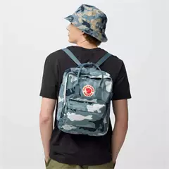 Fjällräven Kĺnken Graphics 16L hátizsák 577-986 (Nimbus Blue-Hidden Animals)
