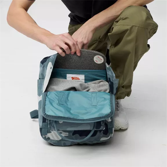 Fjällräven Kĺnken Graphics 16L hátizsák 577-986 (Nimbus Blue-Hidden Animals)
