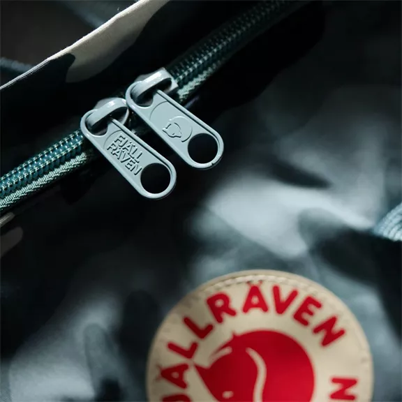 Fjällräven Kĺnken Graphics 16L hátizsák 577-986 (Nimbus Blue-Hidden Animals)