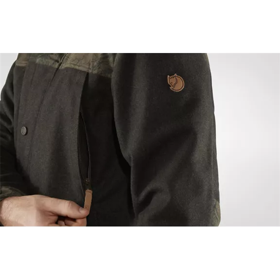 Fjällräven Värmland Wool ffi. vadászkabát, dark olive-dark olive camo (633-636), S
