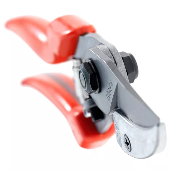 Löwe Nr. 8 üllős metszőolló hajlított nyéllel