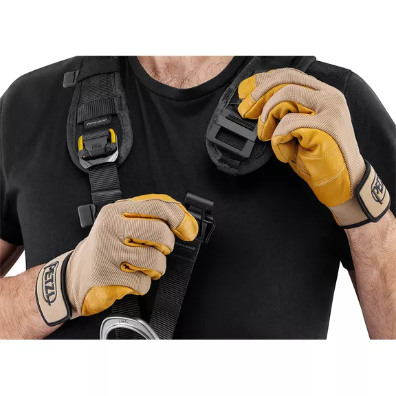 Petzl Astro Bod Fast testheveder, méret: 1, 165–185 cm.