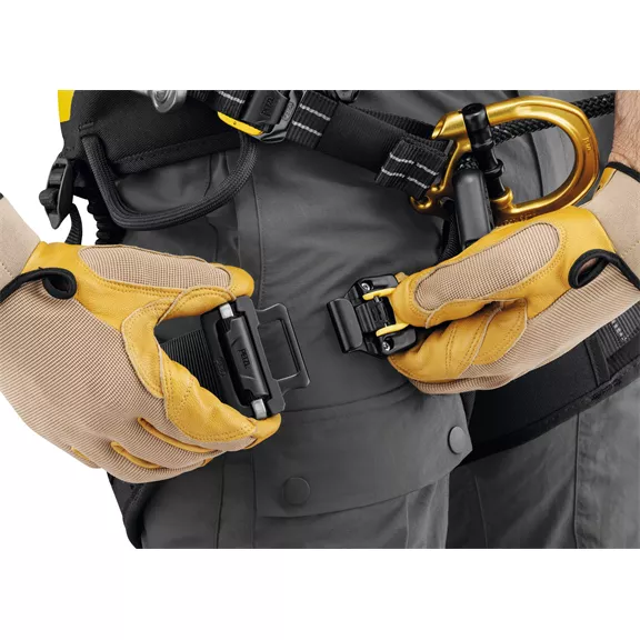Petzl Sequoia Plus famászó heveder, méret 2, derék 83–120 cm, comb 50–65 cm.