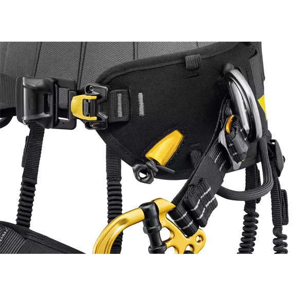Petzl Sequoia Plus famászó heveder, méret 2, derék 83–120 cm, comb 50–65 cm.