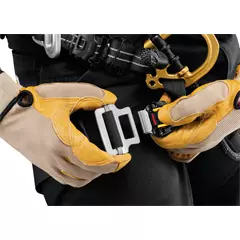 Petzl Sequoia famászó beülő, méret 0, derék 65 - 80 cm, comb  44 - 59 cm, tömeg 1480 g.