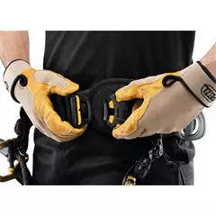 Petzl Sequoia famászó beülő, méret 0, derék 65 - 80 cm, comb  44 - 59 cm, tömeg 1480 g.