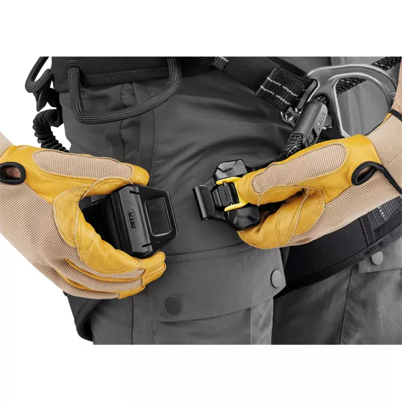 Petzl Sequoia famászó beülő, méret 1, derék 70–93 cm, comb 47–62 cm.