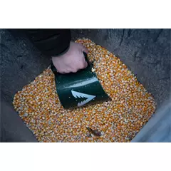 Takarmánymérő pohár