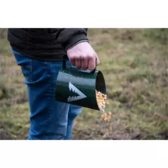 Takarmánymérő pohár